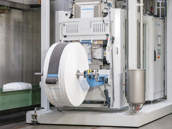 BEUMER fillpac FFS: High throughput, availability and a compact design are key features of the system