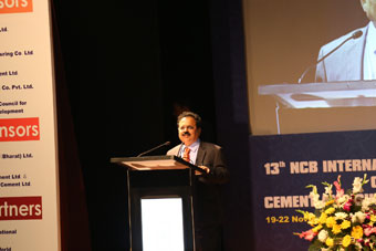 Dr E M S Natchiapann, Indian minister for commerce and industry