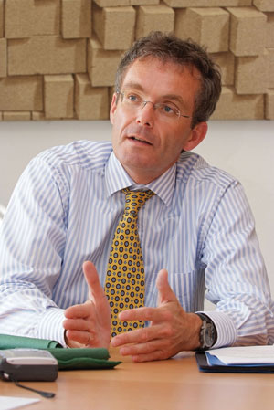 Dr Bernd Schiefele