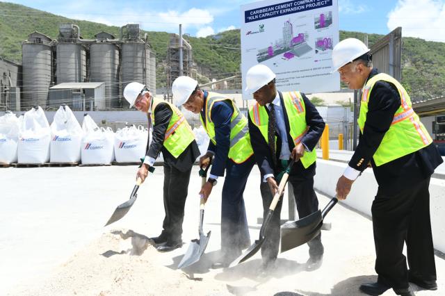 From left to right: CEMEX CEO, Fernando A. Gonzalez. Jamaica Prime Minister, Andrew Holness. Minister of Industry, Investment and Commerce, Senator Aubyn Hill. Chairman of Caribbean Cement Company Limited, Parris Lyew-Ayee.